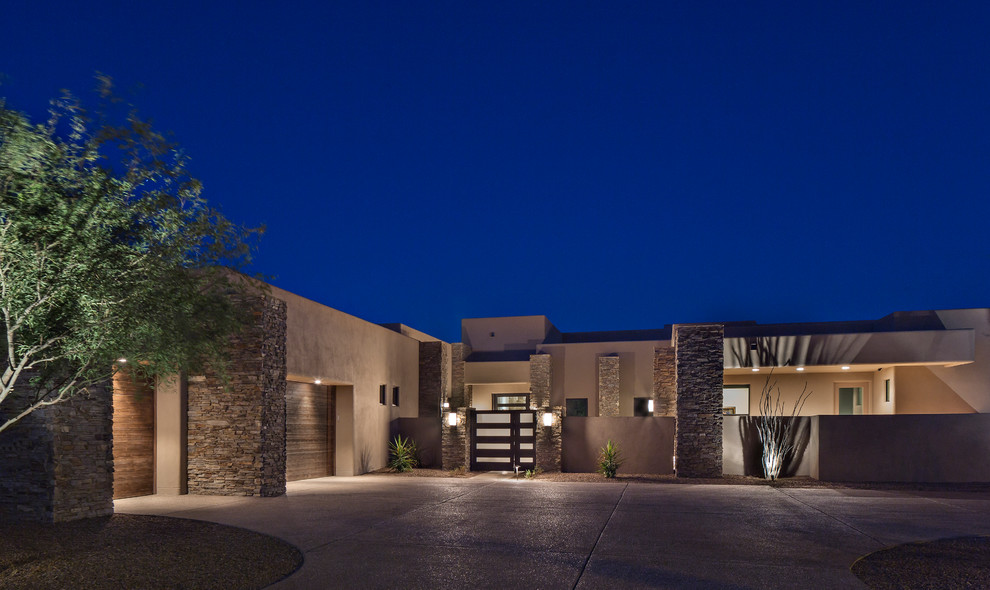 Contemporary exterior in Phoenix.