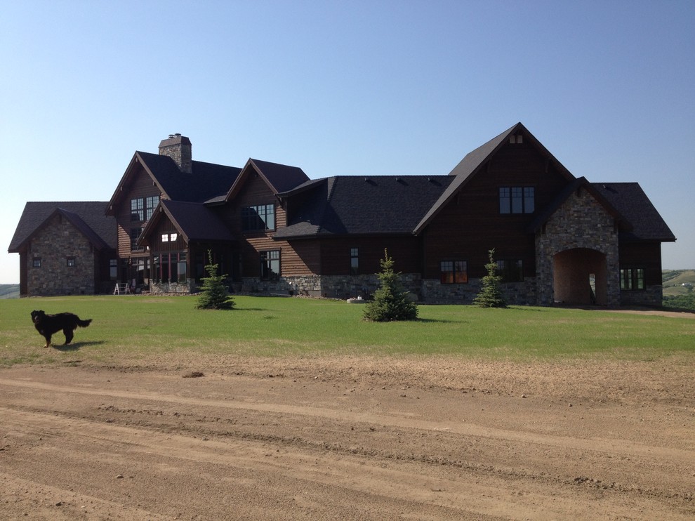 Design ideas for a rustic full sun hillside gravel landscaping.