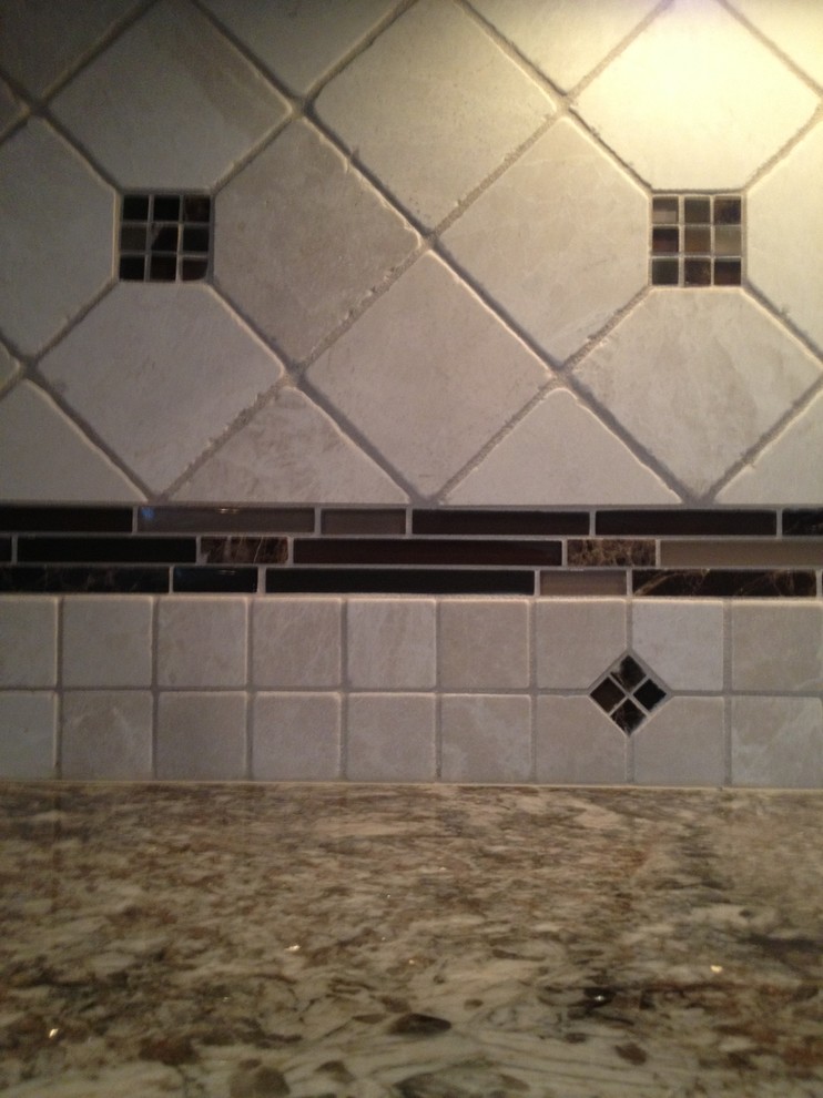 Kitchen - transitional kitchen idea in Chicago