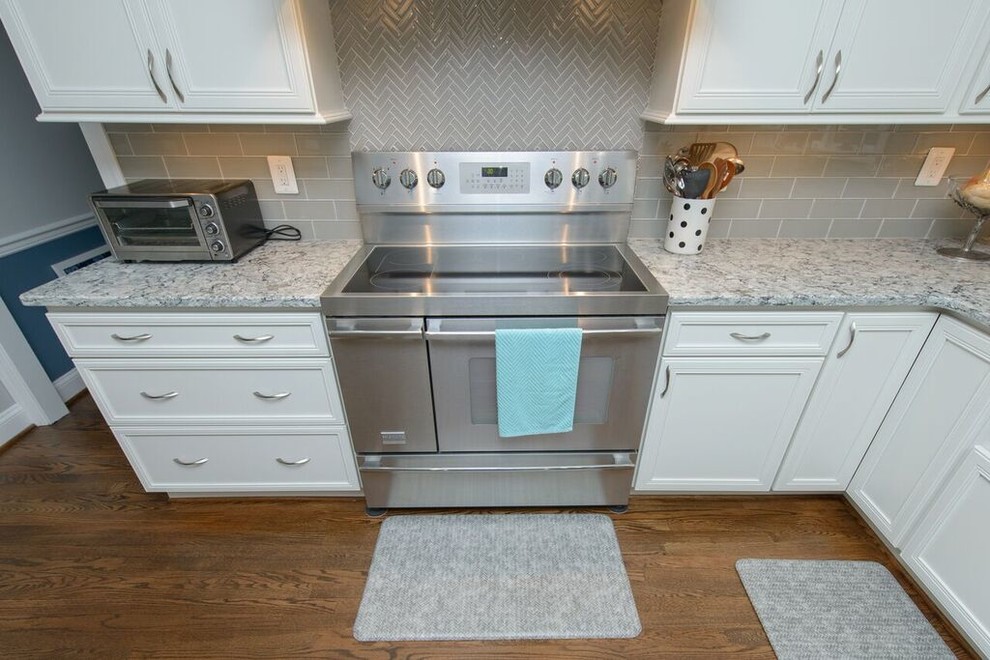 Kitchen - transitional kitchen idea in Baltimore