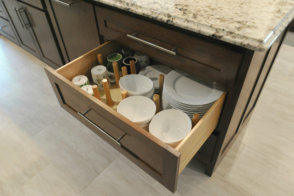 Example of a transitional kitchen design in Chicago