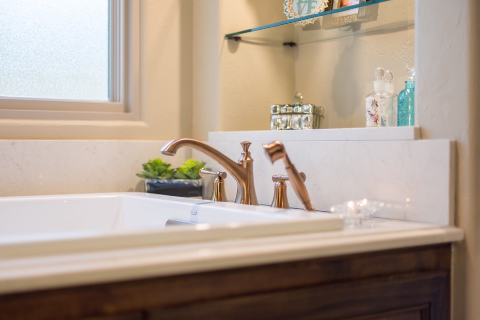 Example of a mid-sized transitional master gray tile and porcelain tile porcelain tile drop-in bathtub design in Austin with flat-panel cabinets, dark wood cabinets, a two-piece toilet, beige walls, quartz countertops and an undermount sink