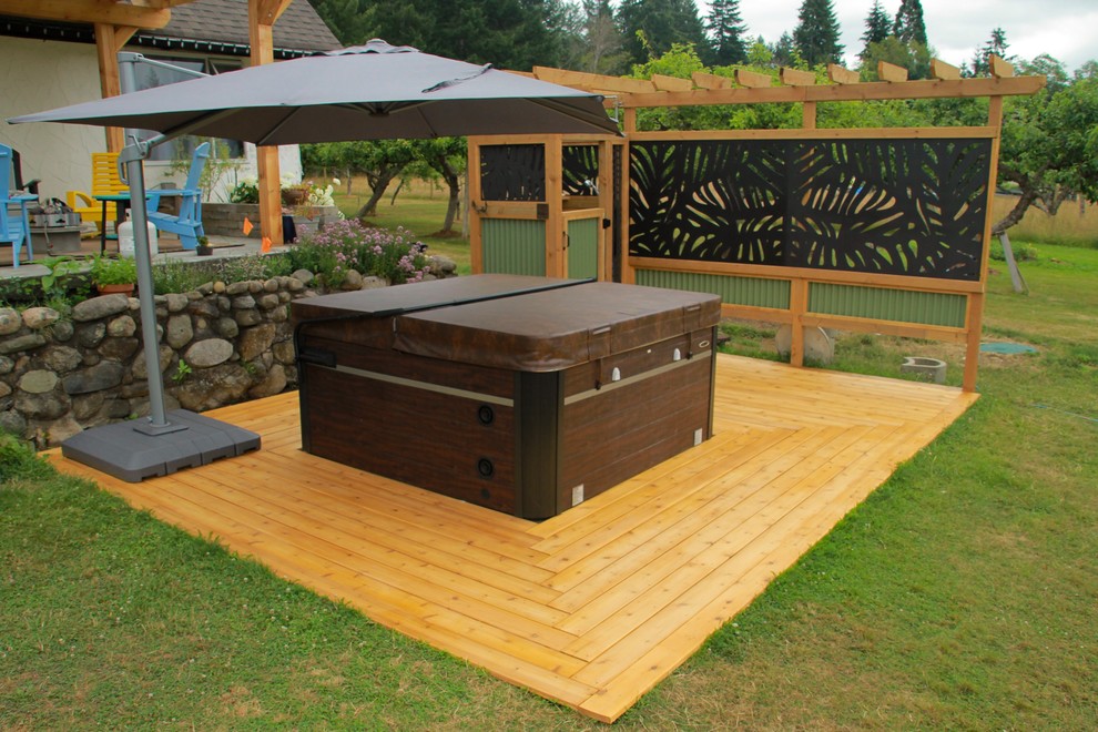 Inspiration for a traditional deck in Vancouver.