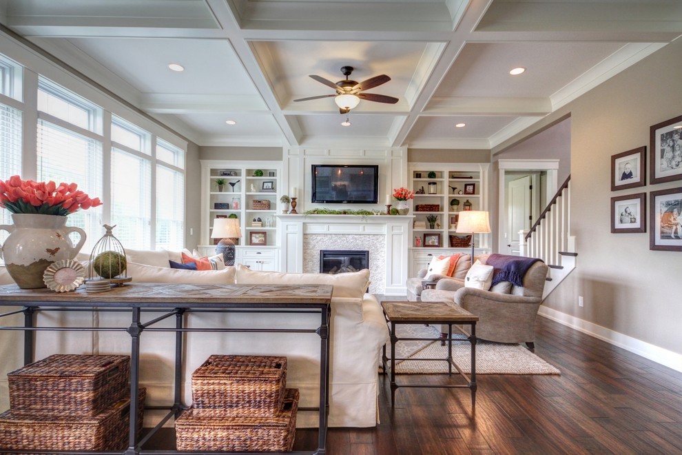 Transitional home design photo in Chicago