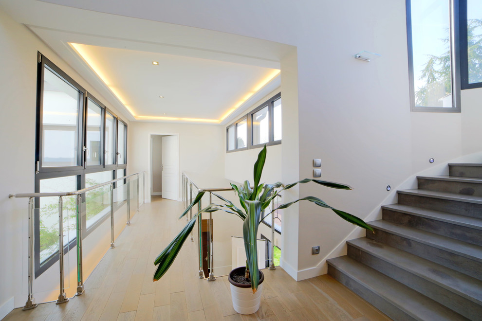 Contemporary home design in Paris.