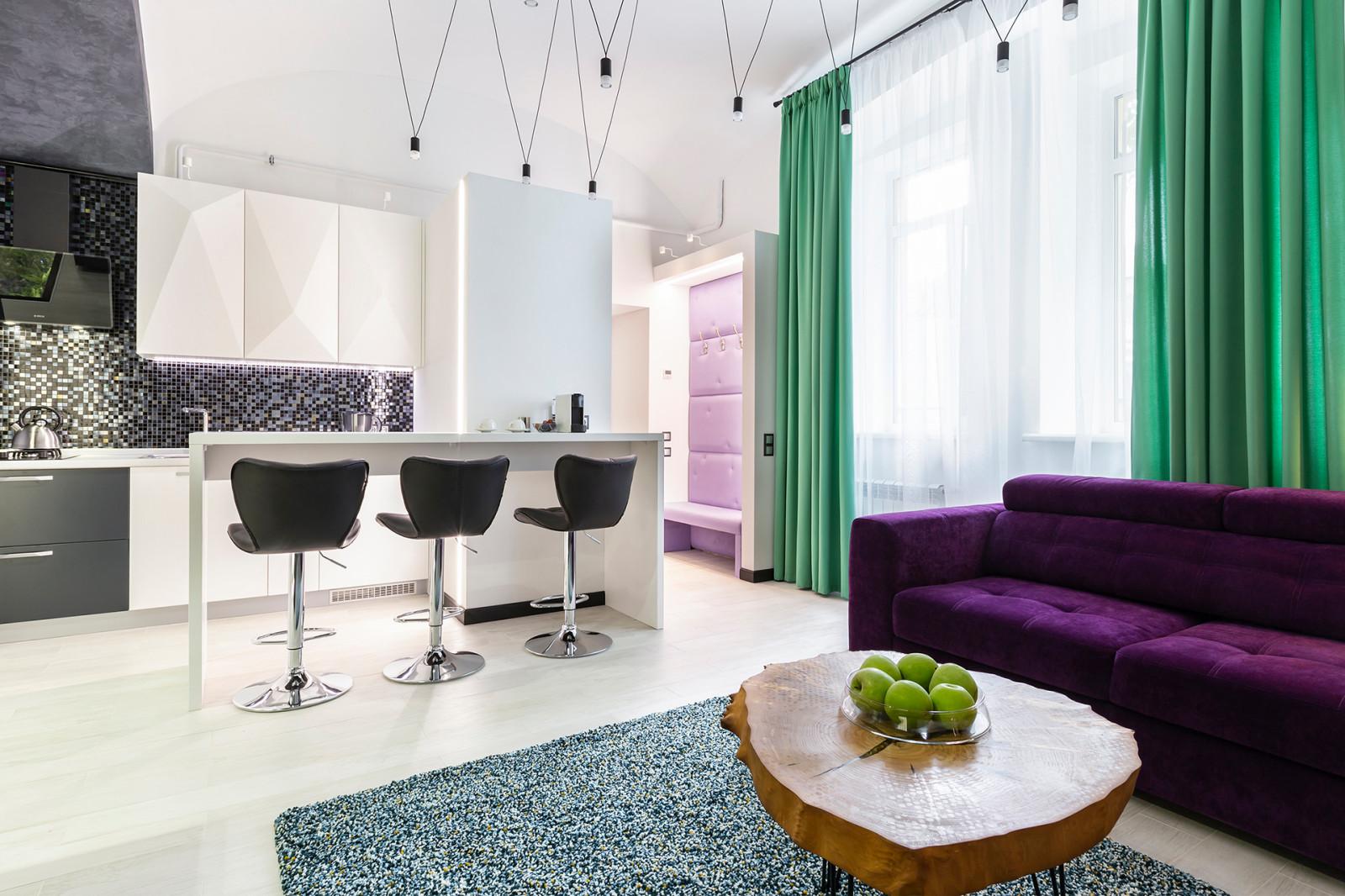 Studio with a soaring bed over grass-plot /Студия с парящей кроватью и лужайкой