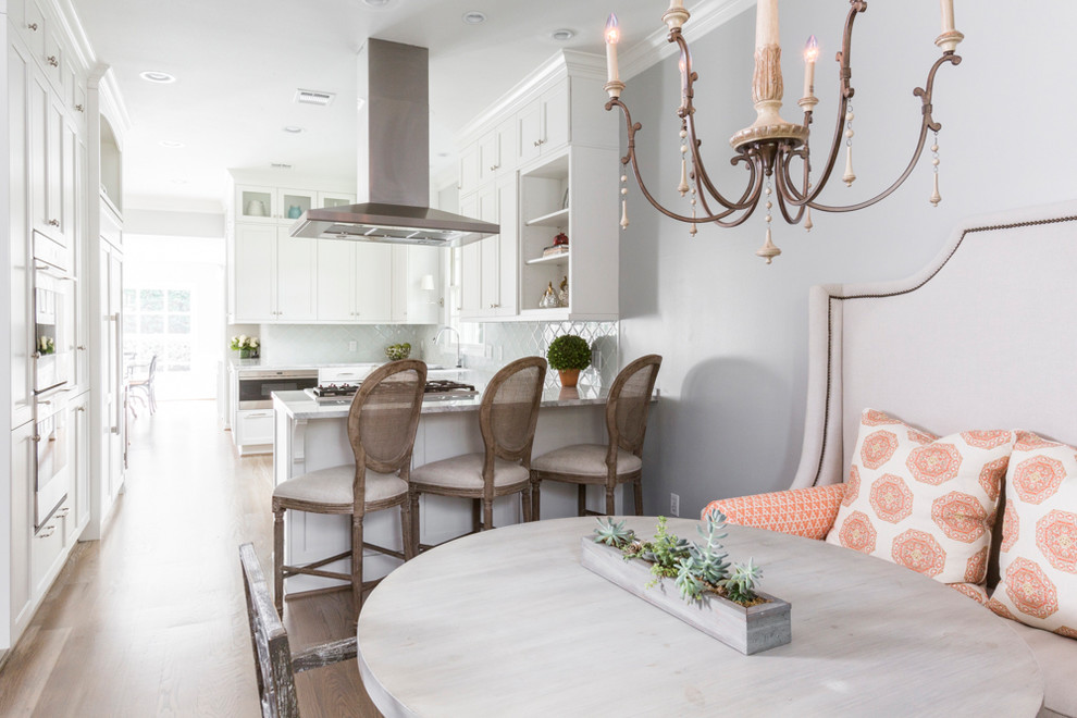 Example of a transitional home design design in Houston