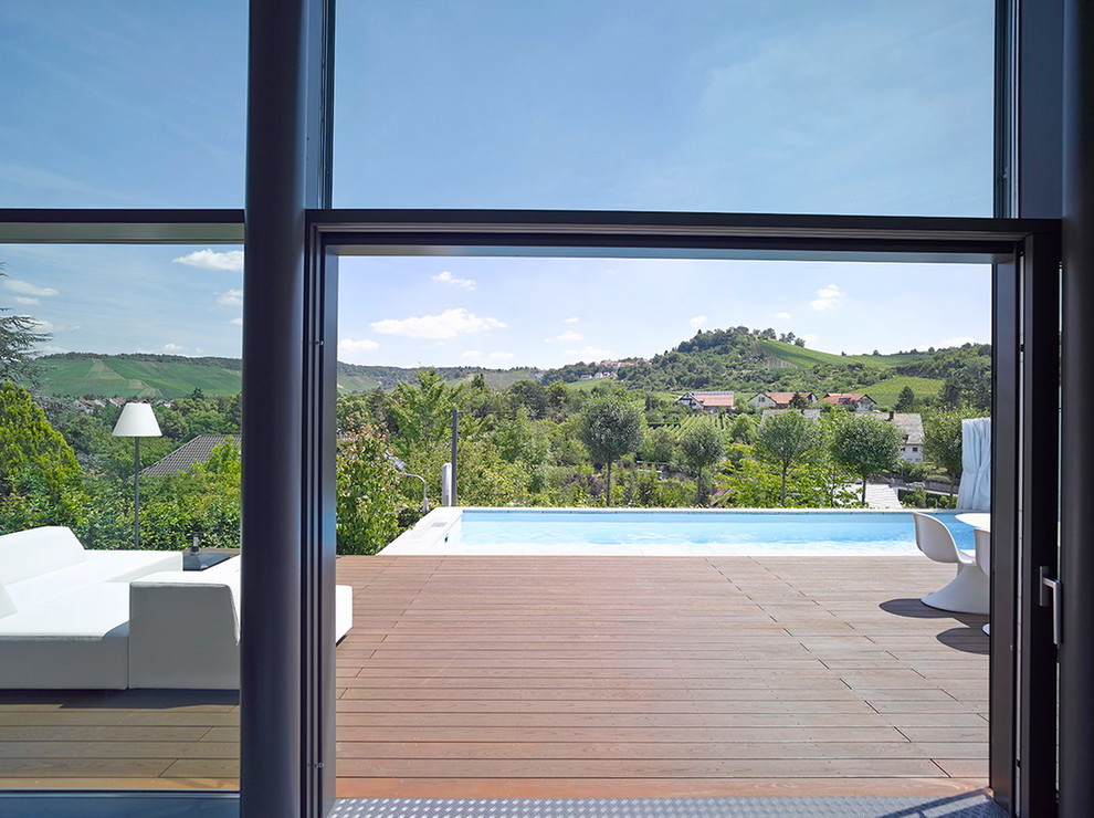 Moderner Pool in Stuttgart