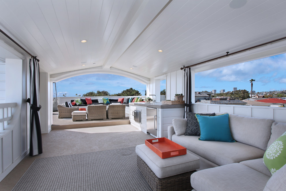 Inspiration for a transitional deck remodel in Orange County
