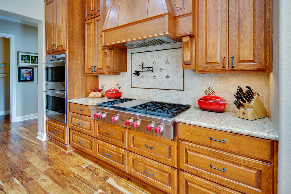 Kitchen - transitional kitchen idea in Austin