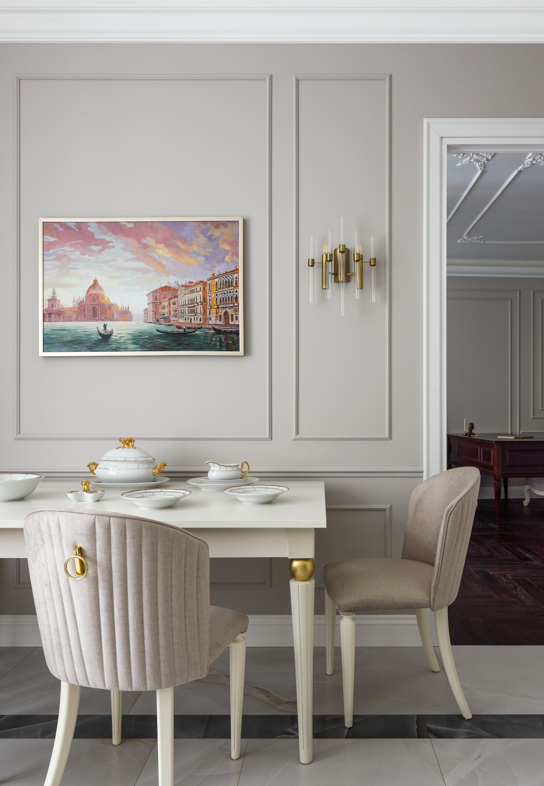 Реализованный дизайн-проект квартиры 90 кв.м.в стиле неоклассика