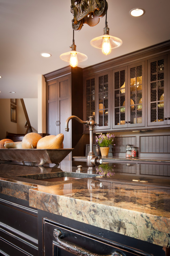 Example of a mountain style home design design in Detroit