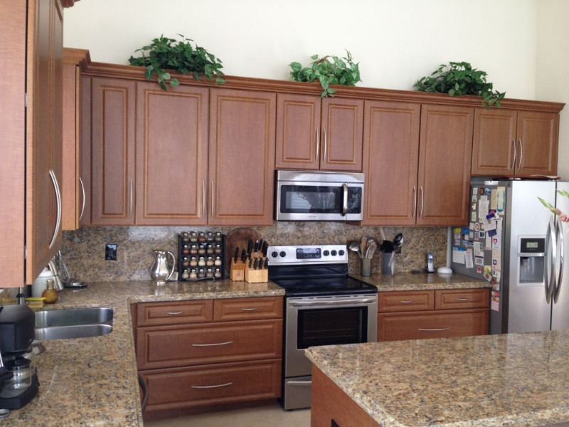 Example of a l-shaped eat-in kitchen design in Miami with a double-bowl sink, beaded inset cabinets, medium tone wood cabinets, granite countertops, multicolored backsplash, stainless steel appliances and an island