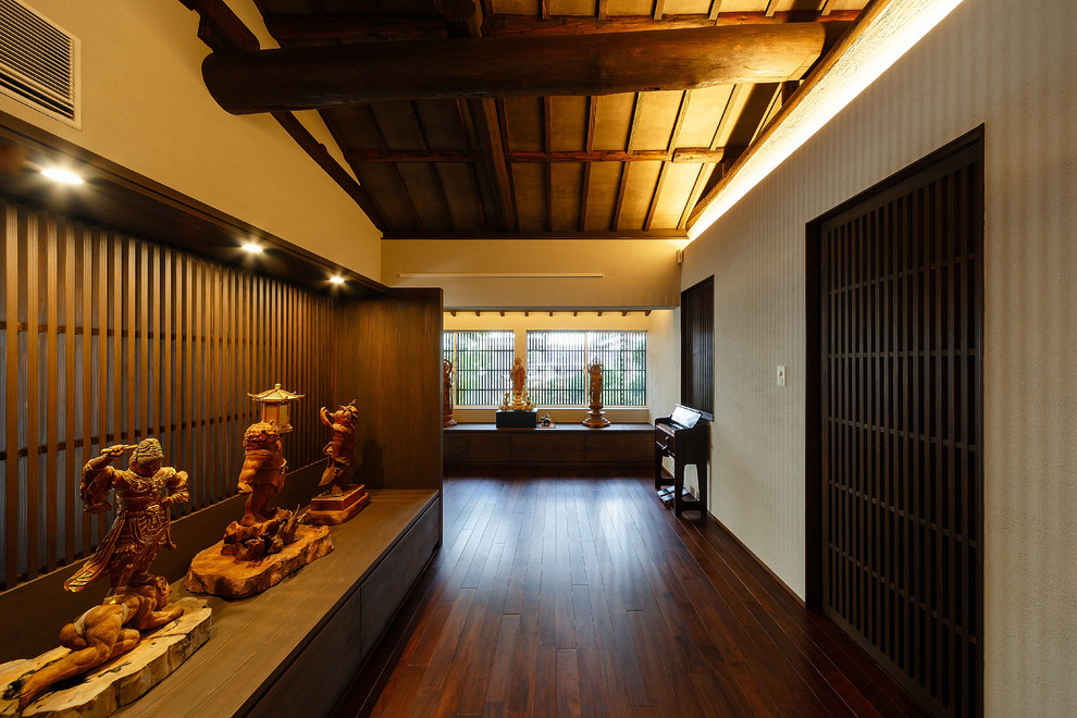 神戸にある小さな和風のおしゃれなリビングの写真