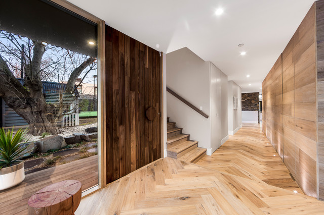 Surrey Hills modern-entry