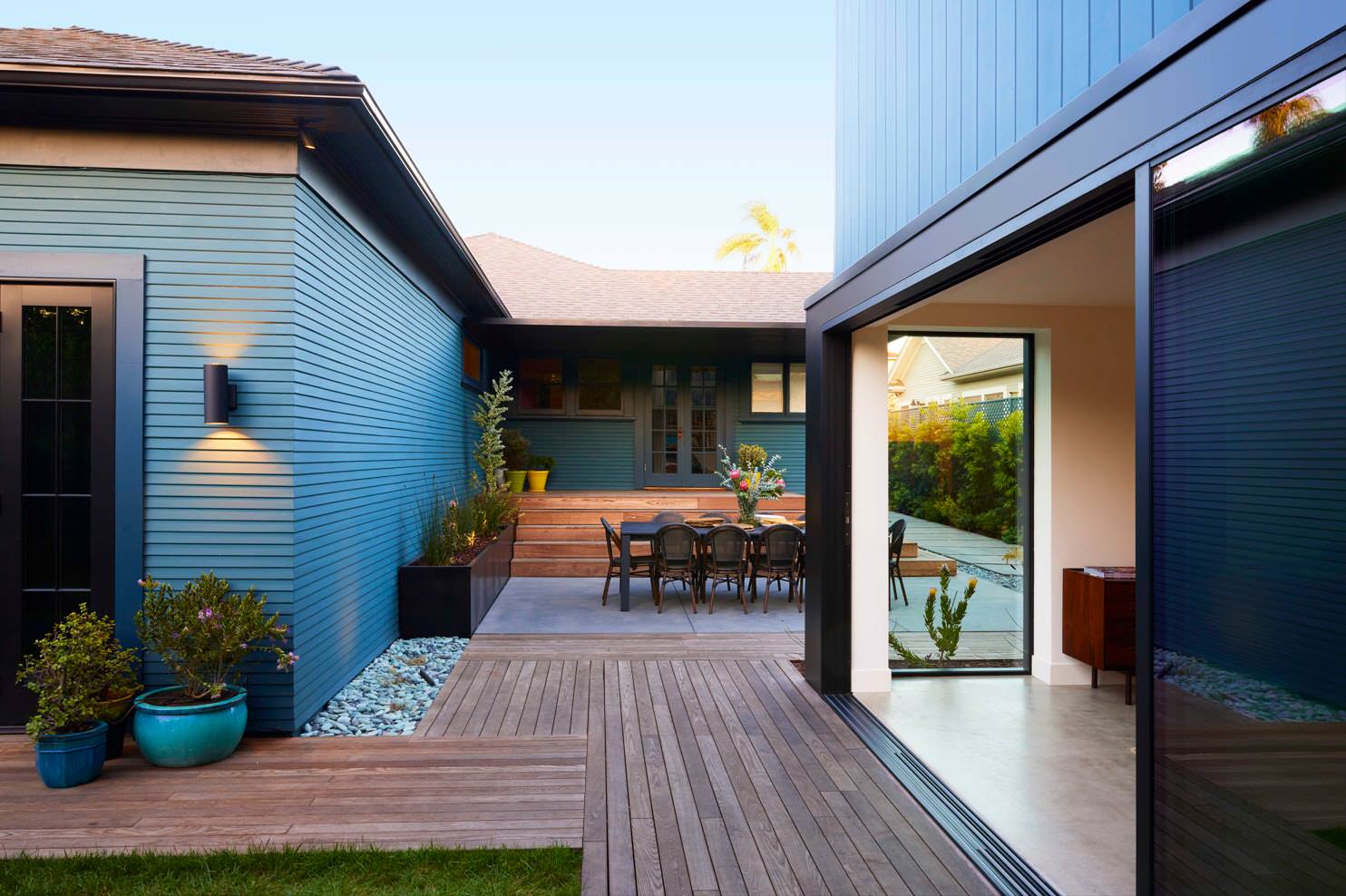 モダンスタイルのおしゃれな青い家の画像 75選 22年10月 Houzz ハウズ