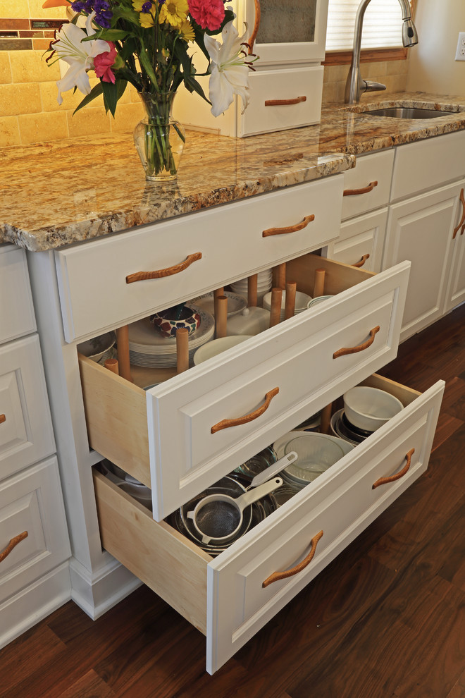Inspiration for a transitional home design remodel in Minneapolis