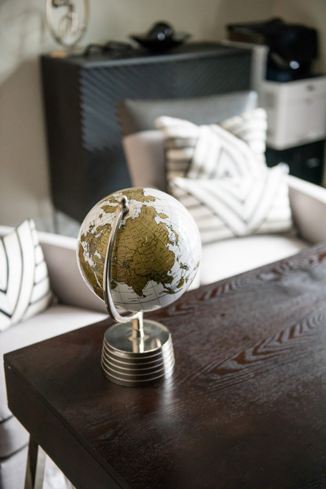 Inspiration for a transitional home design remodel in Toronto