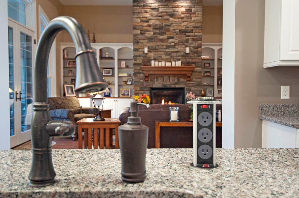Home design - transitional home design idea in Columbus