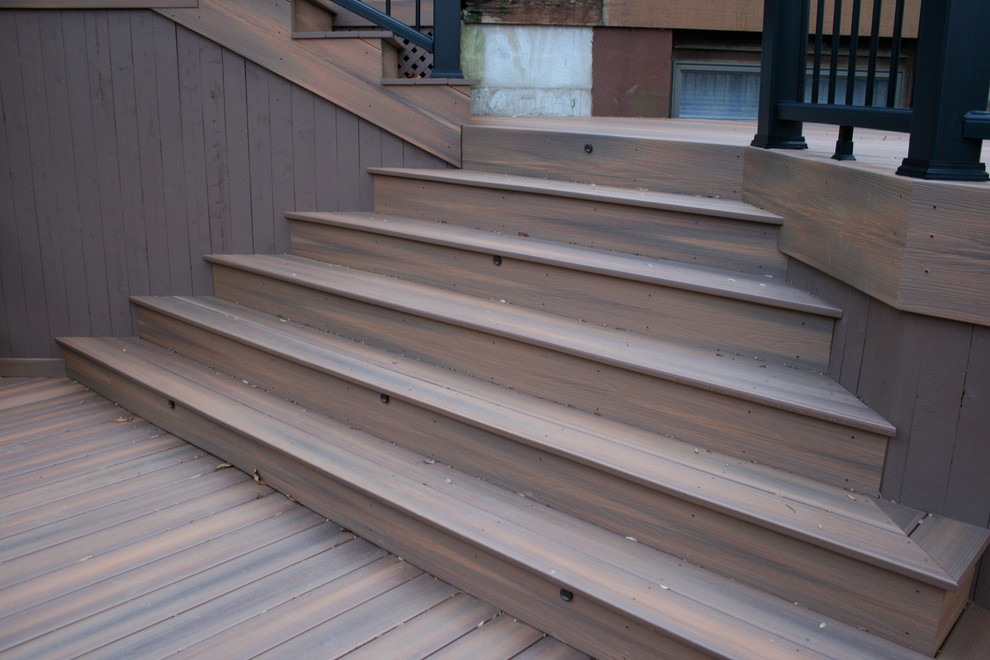 Example of a transitional staircase design in Baltimore