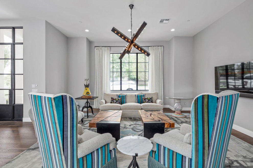 Example of a transitional home design design in Phoenix