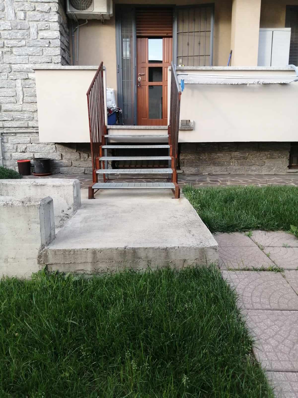 SOSTITUZIONE DI SCALA  PER   L' INGRESSO DELL' ABITAZIONE