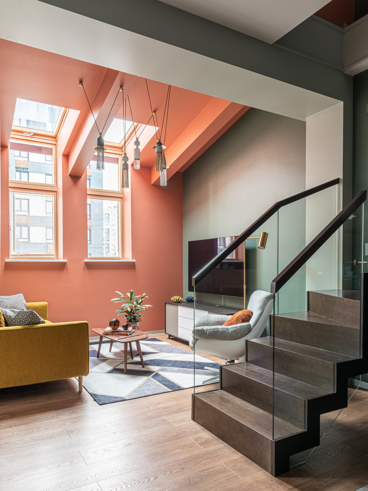 Взрыв цвета на мансардном этаже