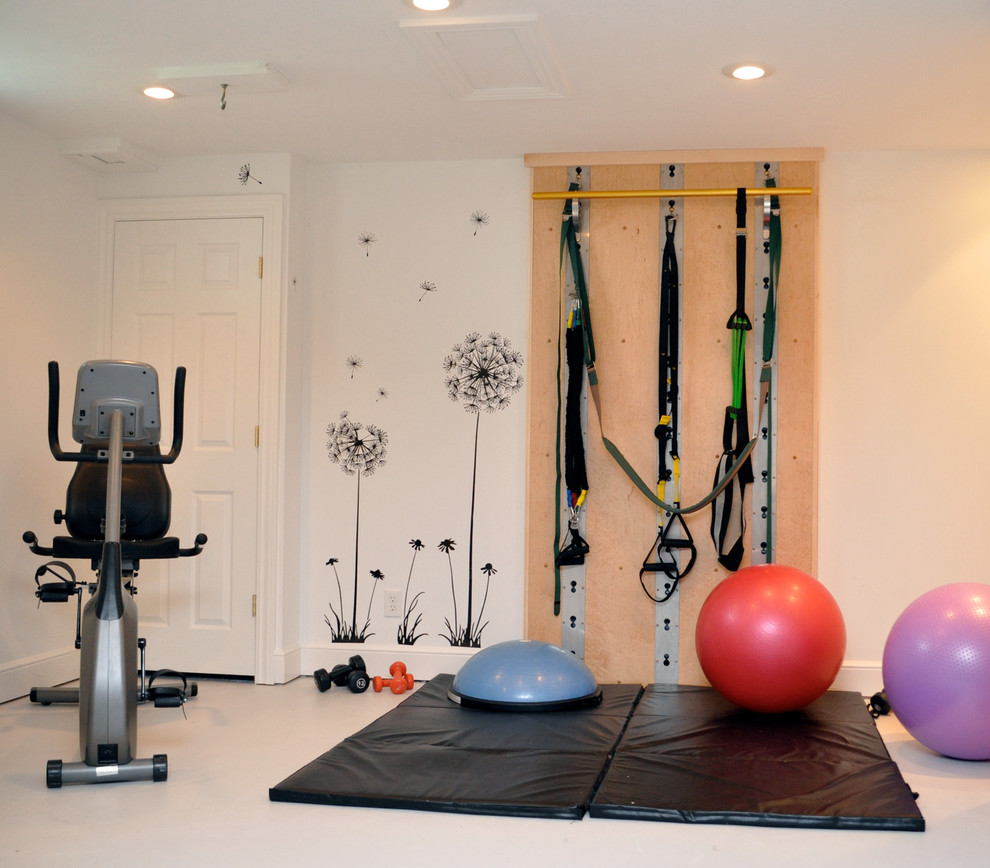 This is an example of a modern home gym in Cleveland.