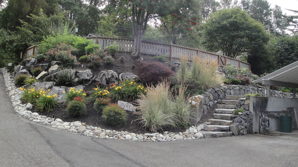 Inspiration for a mid-sized transitional full sun front yard stone driveway in Seattle for summer.