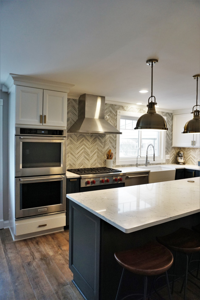 Kitchen - transitional kitchen idea in New York
