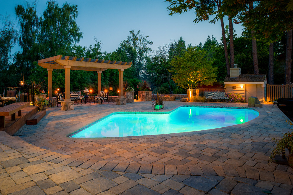 Design ideas for a traditional pool in Portland.