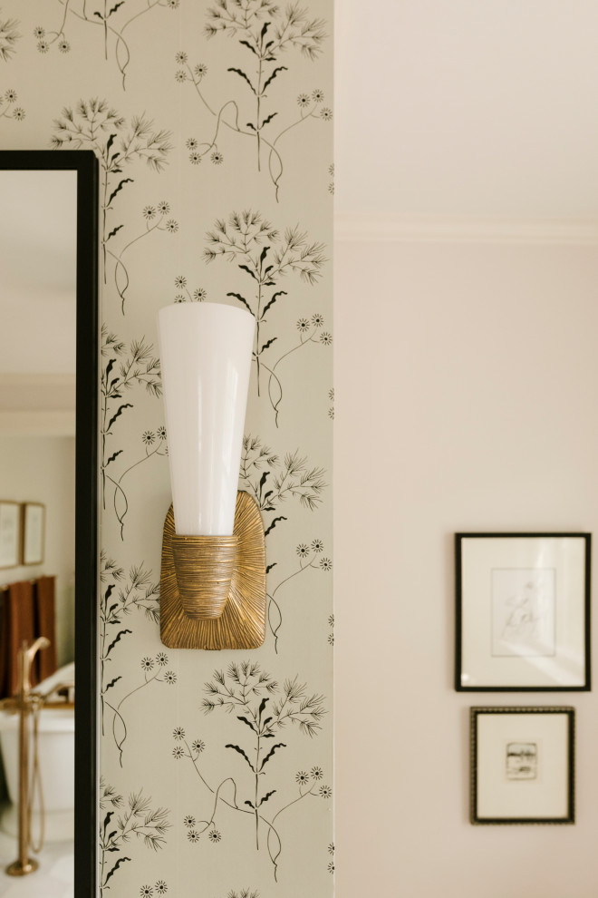 Example of a transitional home design design in Minneapolis