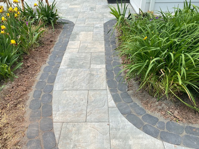 Cambridge Oceanside Pavers with coal river rock border