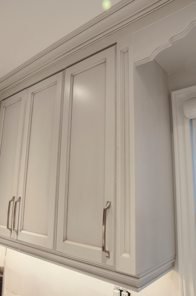 Inspiration for a transitional kitchen remodel in Toronto