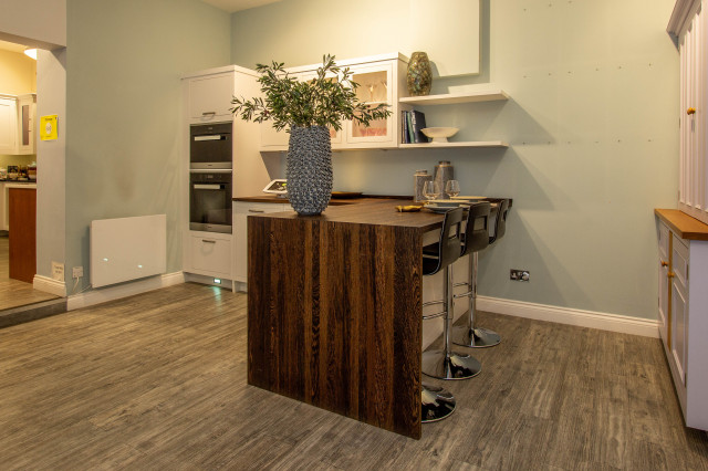 Ex Display Kitchen, Harvey Jones Linear, Breakfast Bar modern-koek