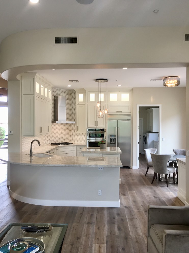 Kitchen - transitional kitchen idea in Phoenix