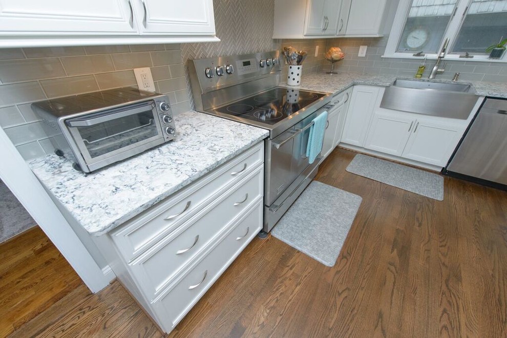Kitchen - transitional kitchen idea in Baltimore