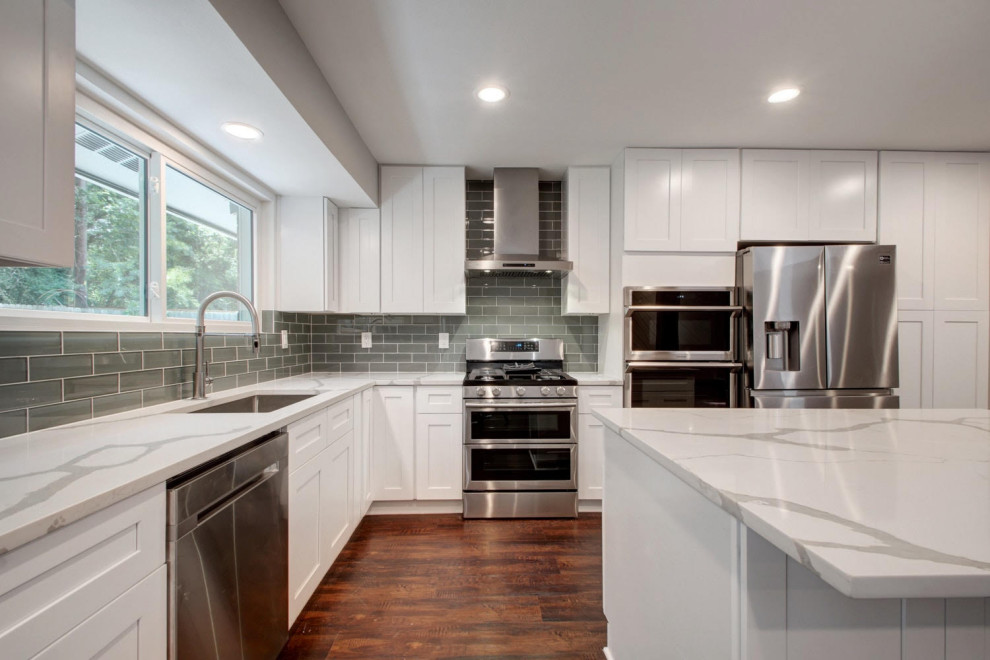 Kitchen - kitchen idea in Austin
