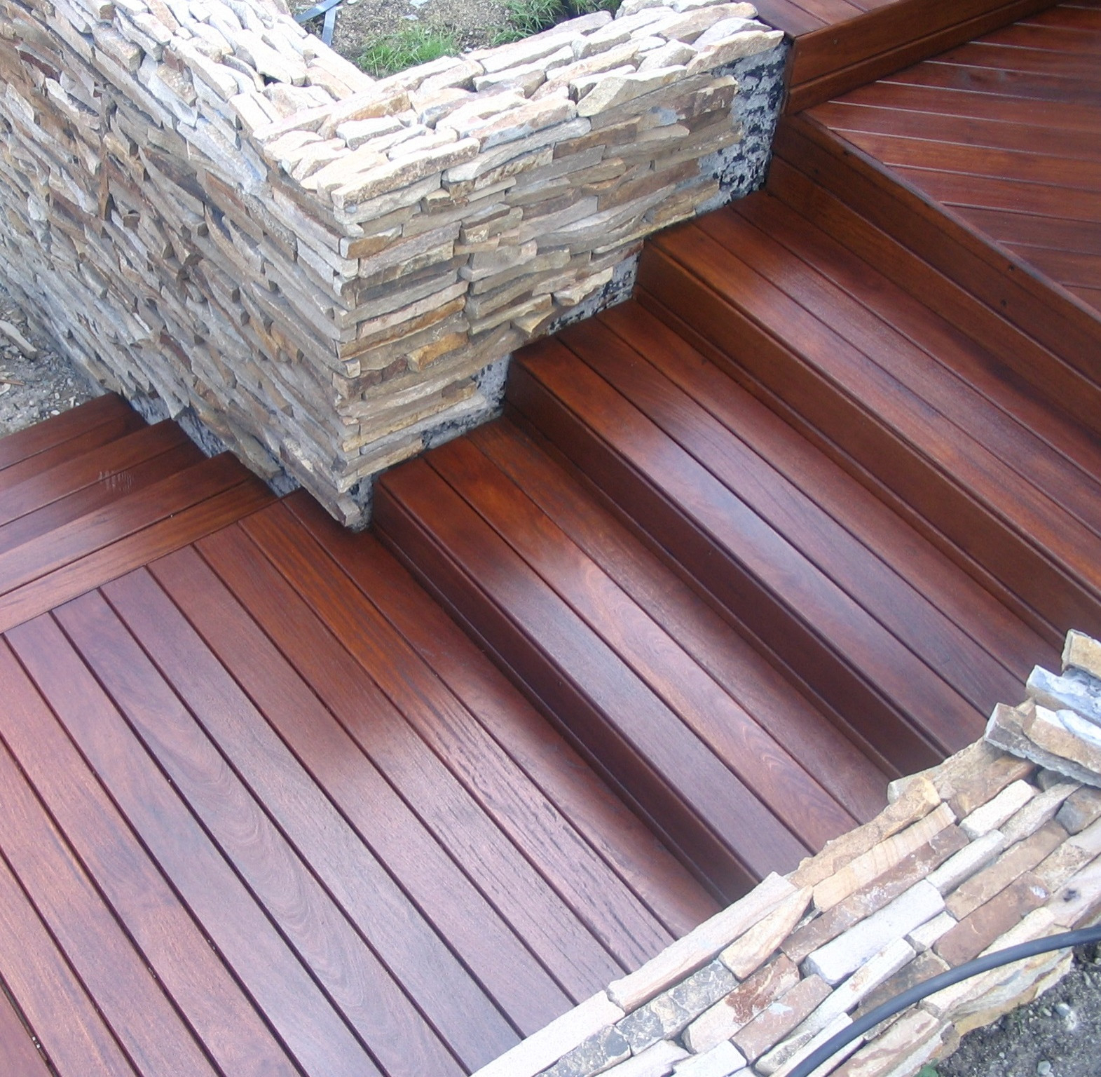 Примеры применения террасной доски из тропических пород древесины