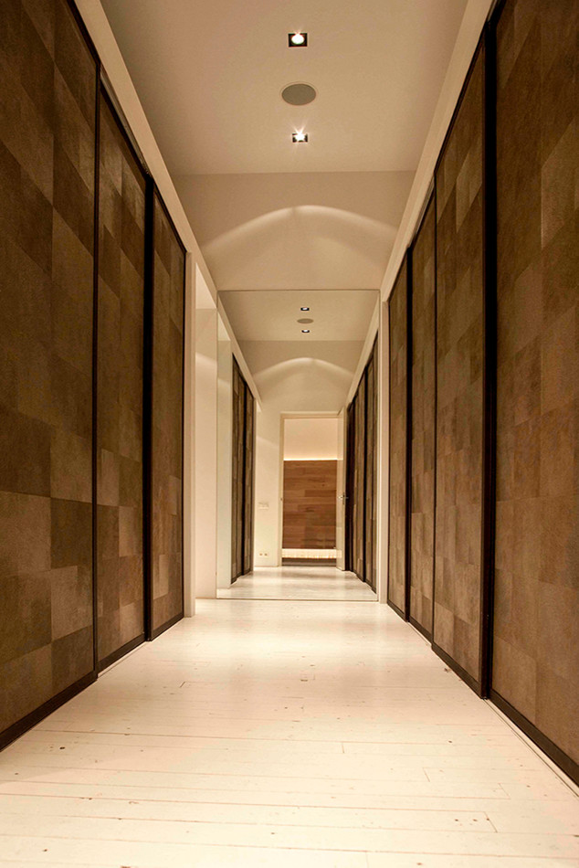Design ideas for a contemporary hallway in Amsterdam.