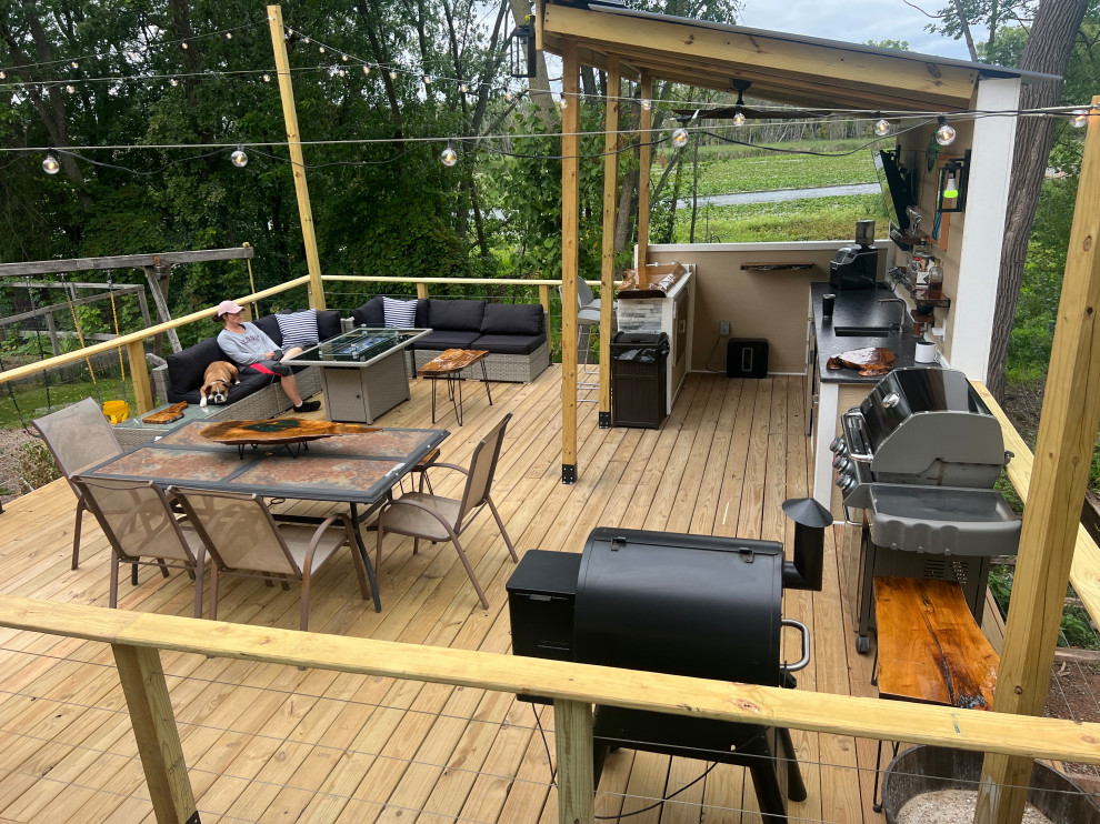 Strobe Island Outdoor Deck with Bar and Kitchen