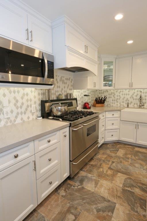 Inspiration for a transitional kitchen remodel in Orange County