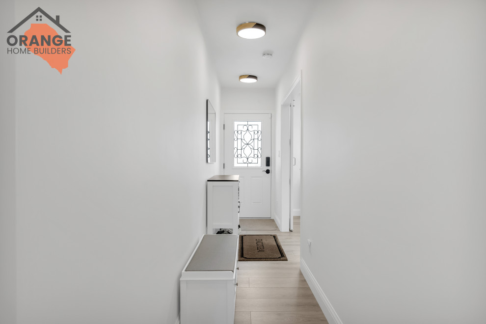 Entryway - entryway idea in Orange County