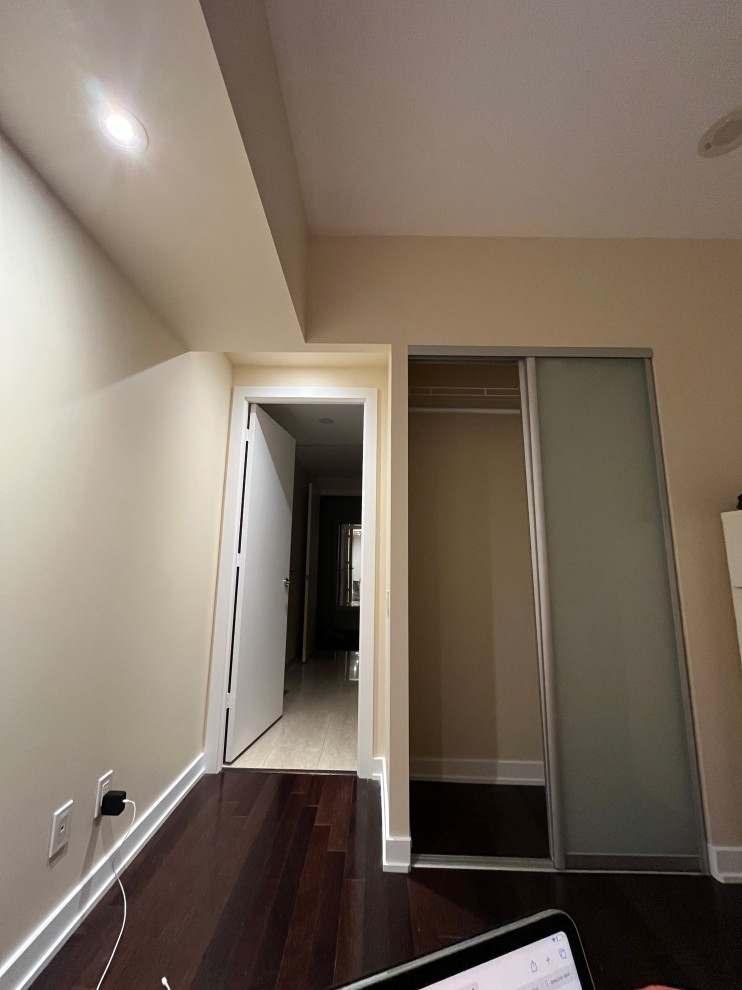 How to tone down yellowish paint with accents?