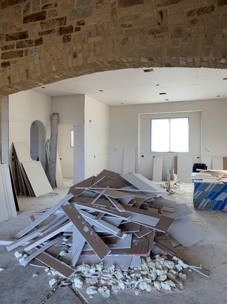 Transitional home design photo in Austin