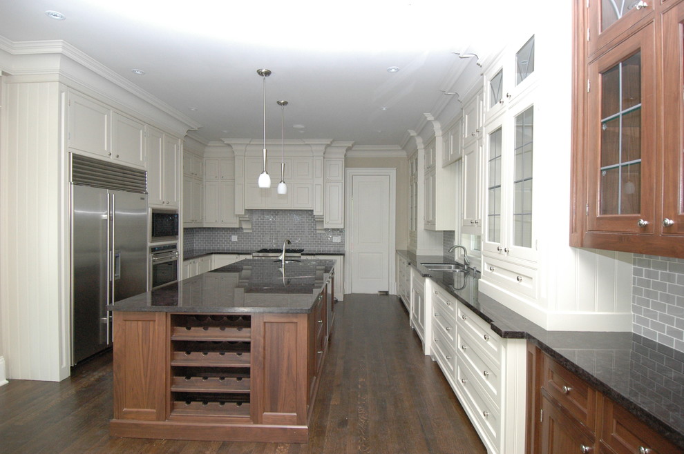 Example of a transitional kitchen design in Toronto