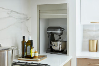 25 Ideas for Kitchen Appliance Garages (26 photos)