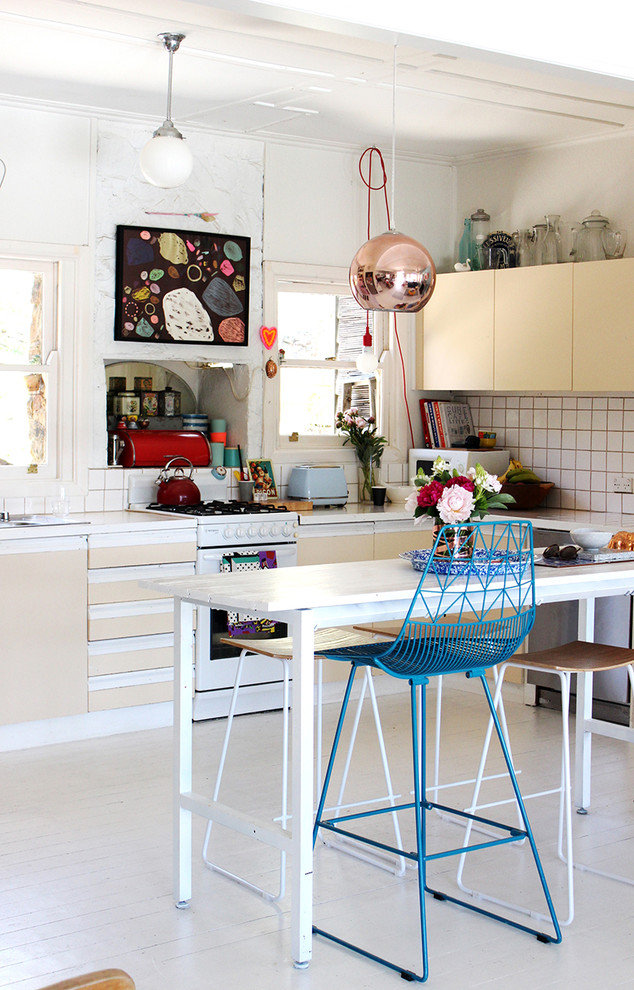 This is an example of an eclectic home design in Melbourne.