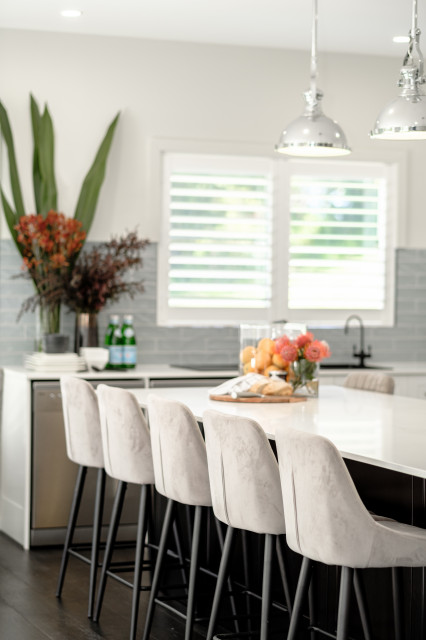 Macmasters Beach beach-style-kitchen