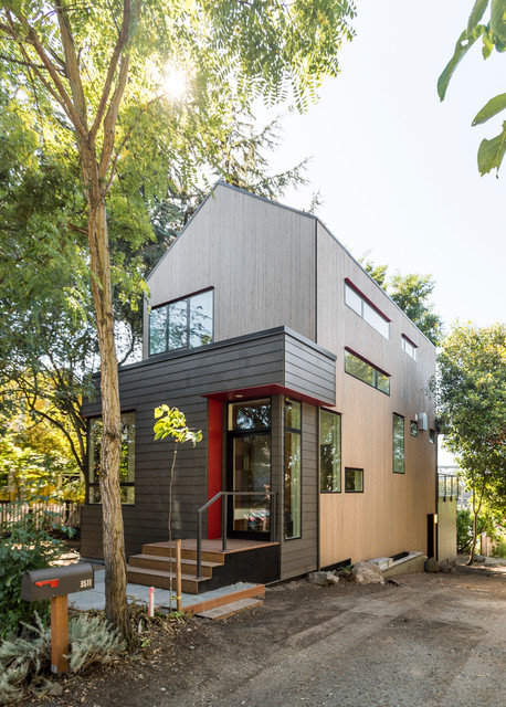 Contemporary Home With Chef's Kitchen modern-haeuser